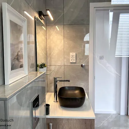 Welcome To Modern Sea View Apartment