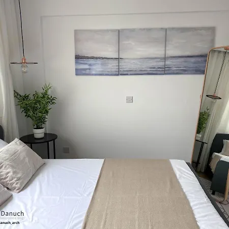 Welcome To Modern Sea View פאפוס